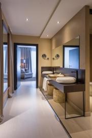 Beceite 5-star guest bathroom