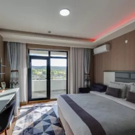 wild boar hunt bedroom