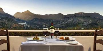 Outside dining at Ronda bIbex hotel