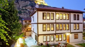 mountain hunting lodge for bezoar ibex