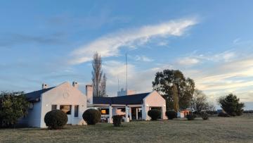 Red Stag Hunt Lodge Outside
