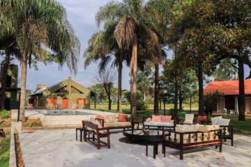 Outside Argentina Wingshooting Hunt Lodge