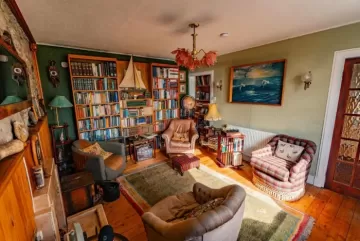 den at Scottish hunting lodge