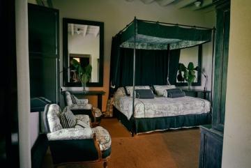 Free-range red stag lodge bedroom