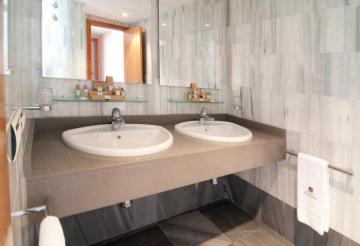 Ibex Hunter Bathroom